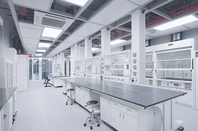 依兰实验室革新：安全与科技的现代融合